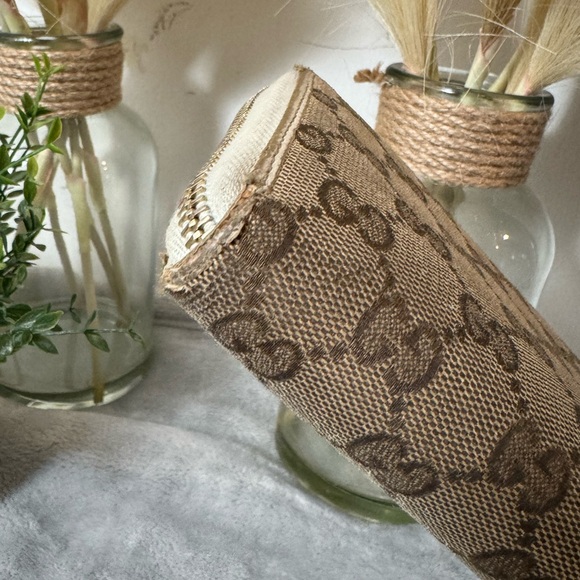 GIVEAWAY 🤍Gucci Canvas Sherry line Wallet🤍 - Picture 5 of 13